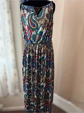 Illannj Sleeveless Multicolor Paisley Maxi Dress with Elastic Waist unique detal